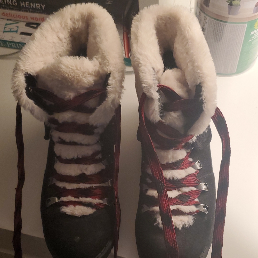 Pop Black and Red Winter Boots